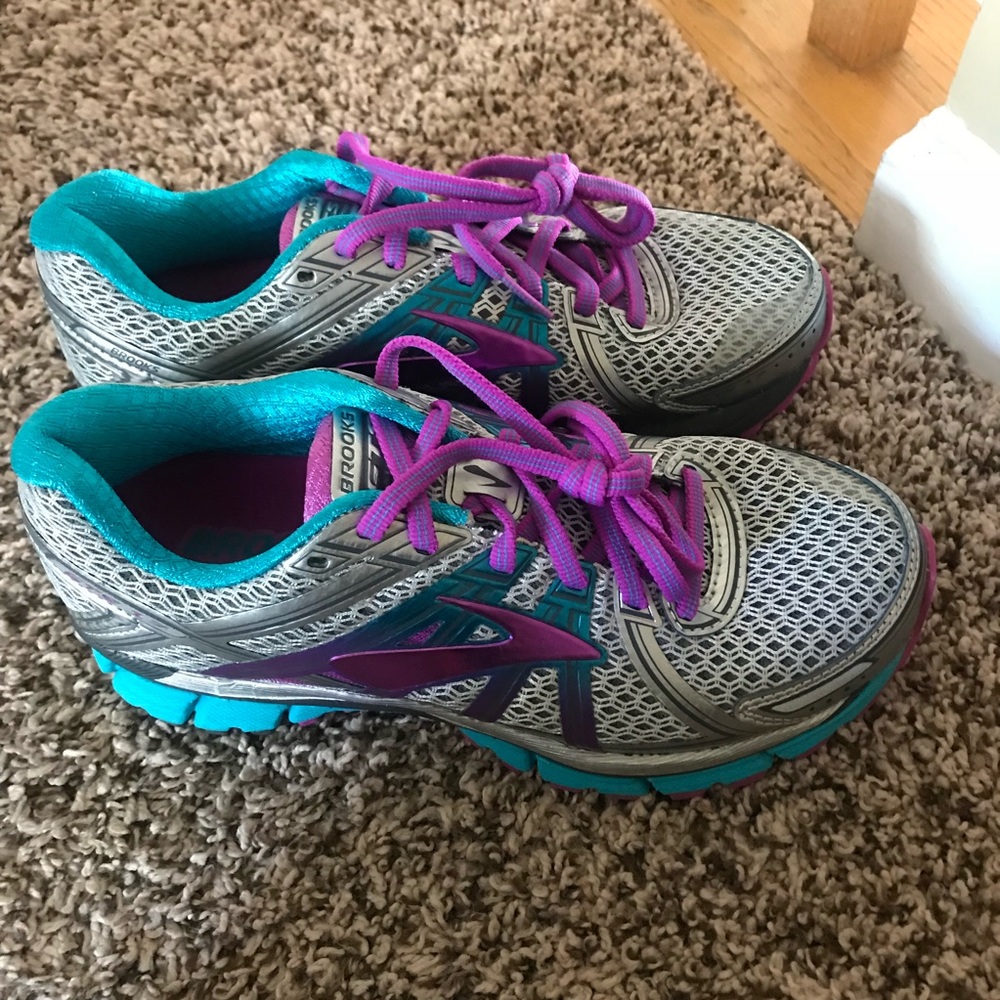 Brooks Adrenaline GTS 17 size 6.5 wide